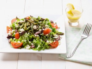 healthy-salad-with-asparagus-grilled-and-lemon-vinaigrette