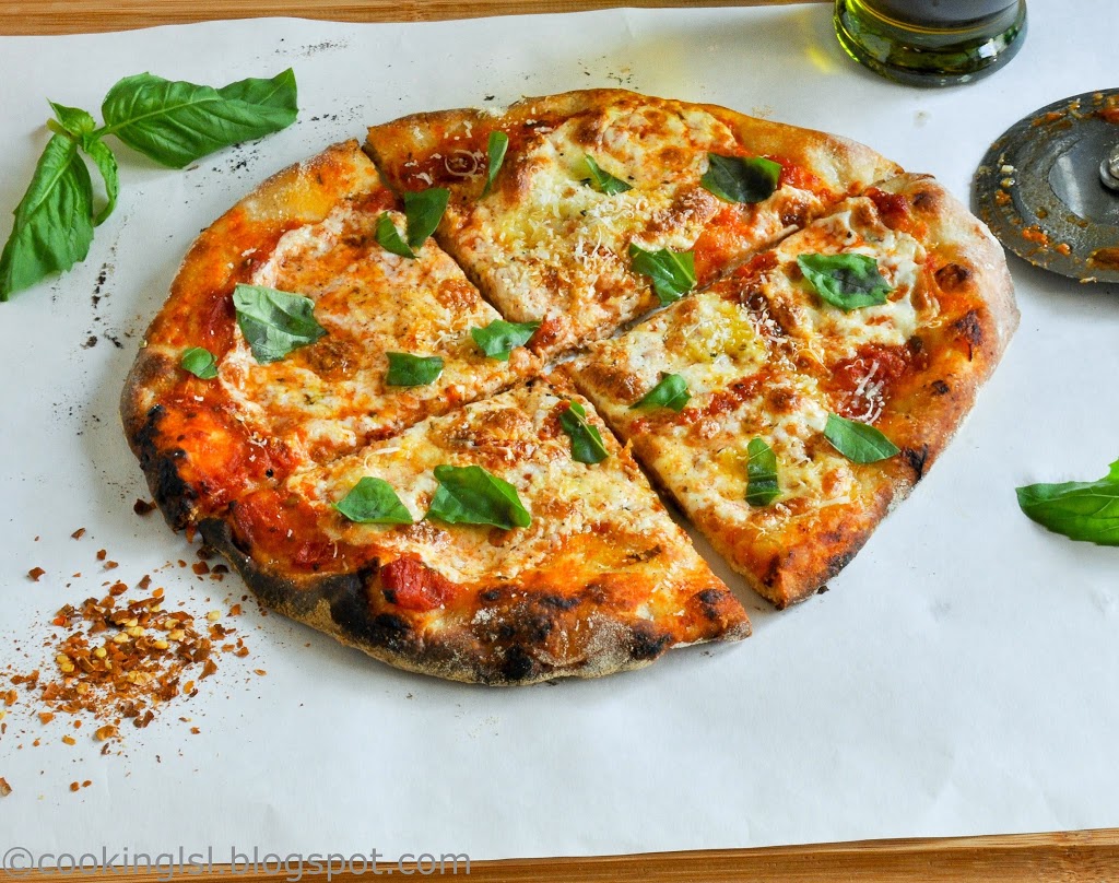 Neapoletan-Pizza-Using-Weber-Grill-Pizza-Stone