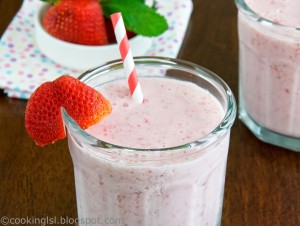 three-ingredient-refreshing-and-sweet-strawberry-smoothie