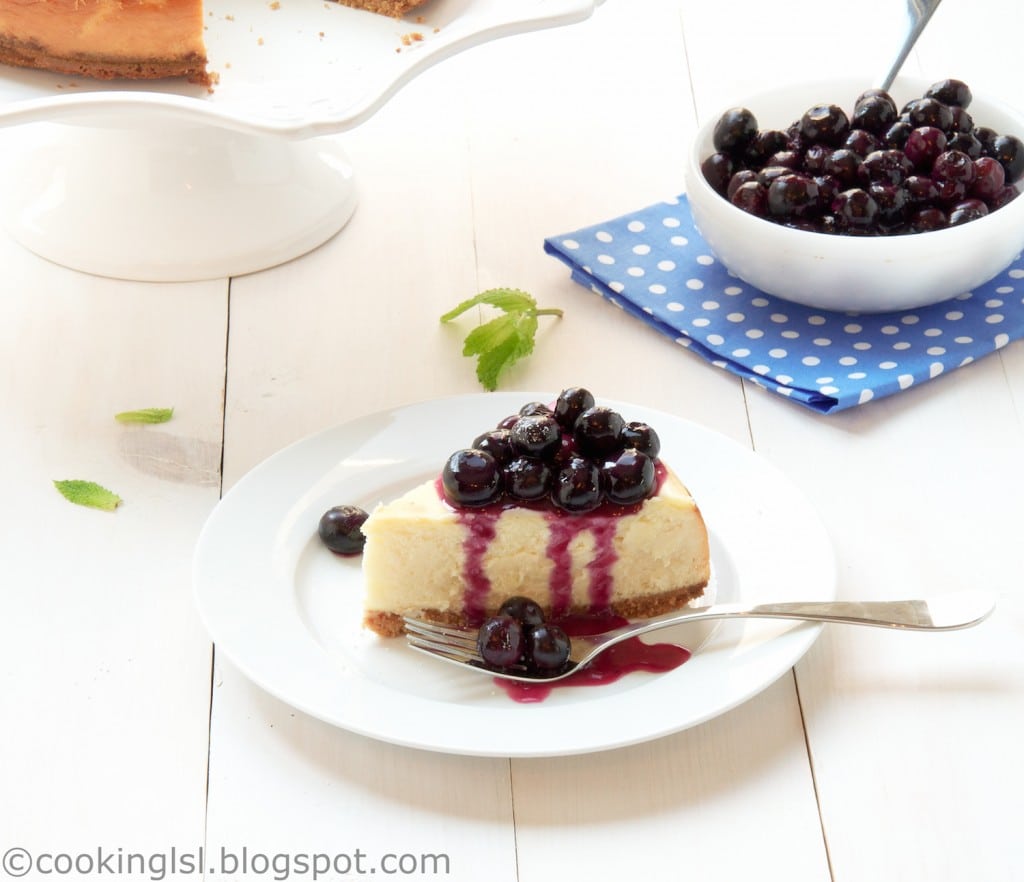 cheesecake-with-blueberry-topping-homemade