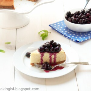 cheesecake-with-blueberry-topping-homemade