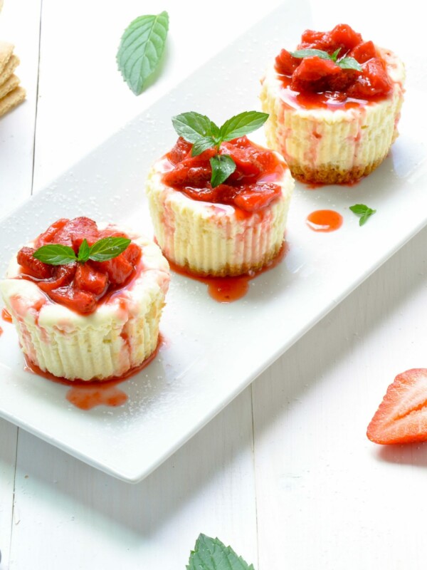 light-cheesecake-cupcakes-strawberry-topped-new-york-style-mini