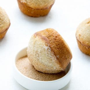 vegan-banana-muffins-cinnamon-sugar-topping