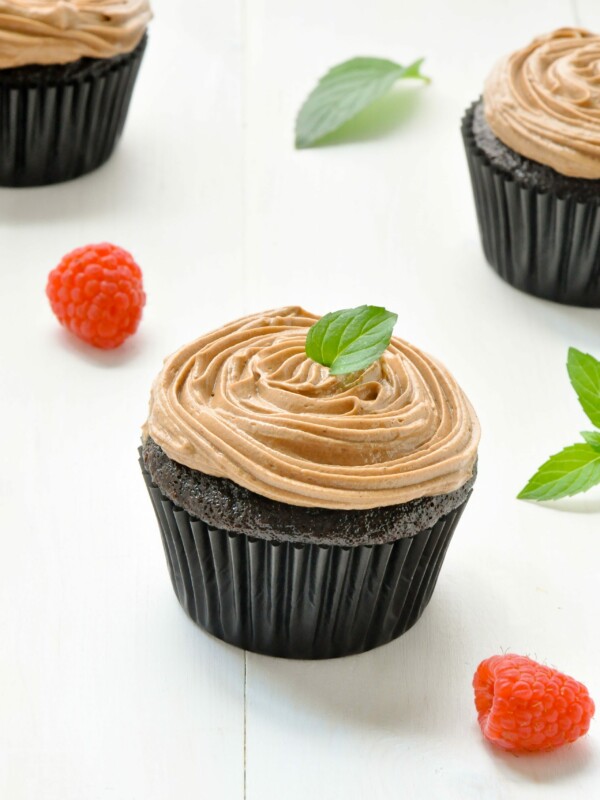 eggless-chocolate-cupcakes-with-Prague-frosting
