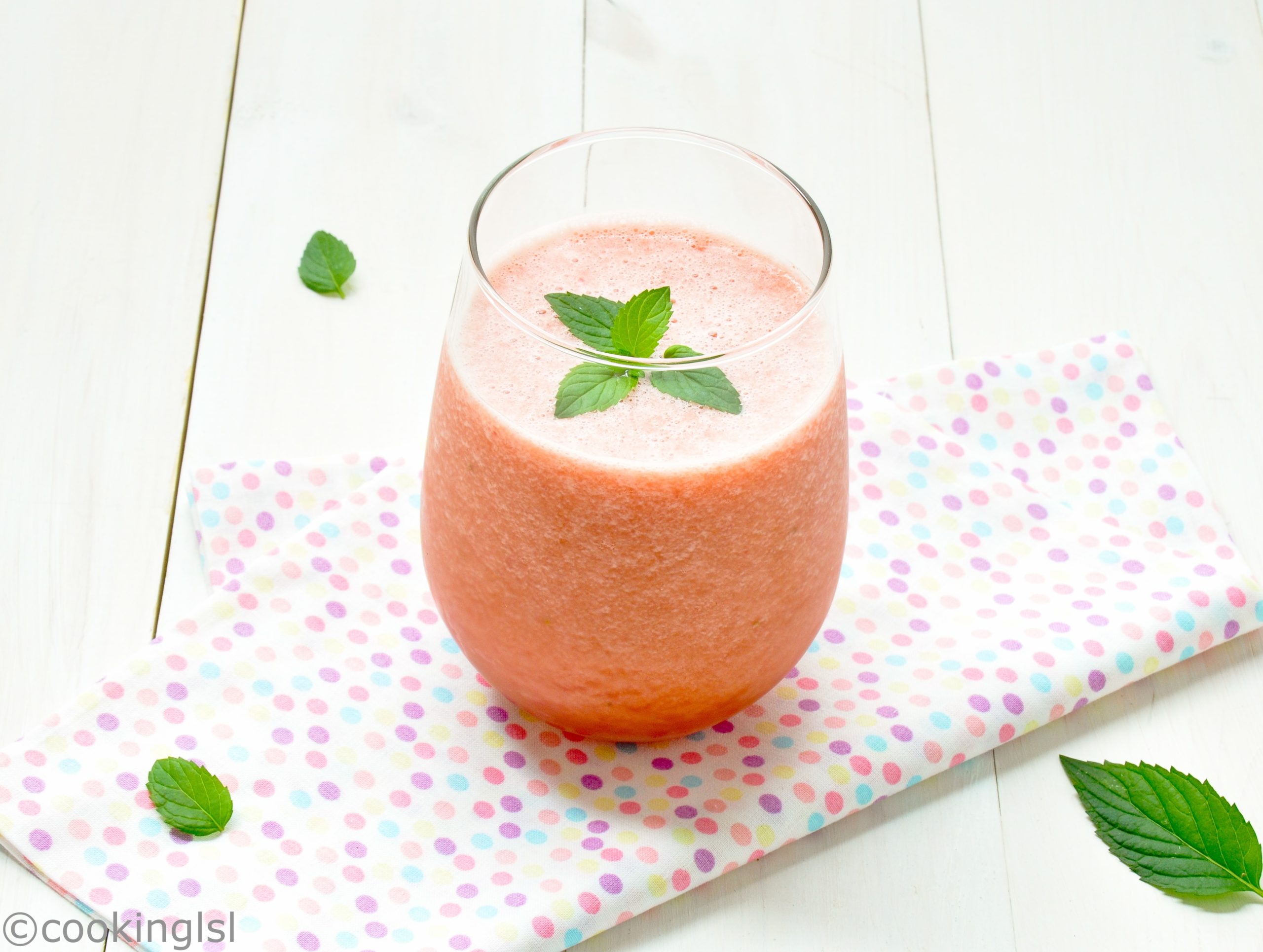 watermelon strawberry smoothie light refreshing