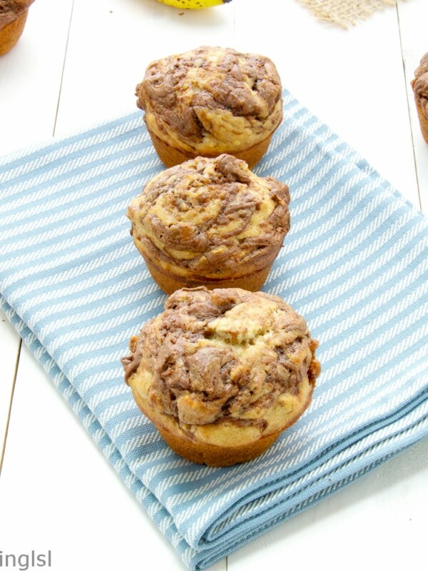 banana-Nutella-muffins-with-pecans