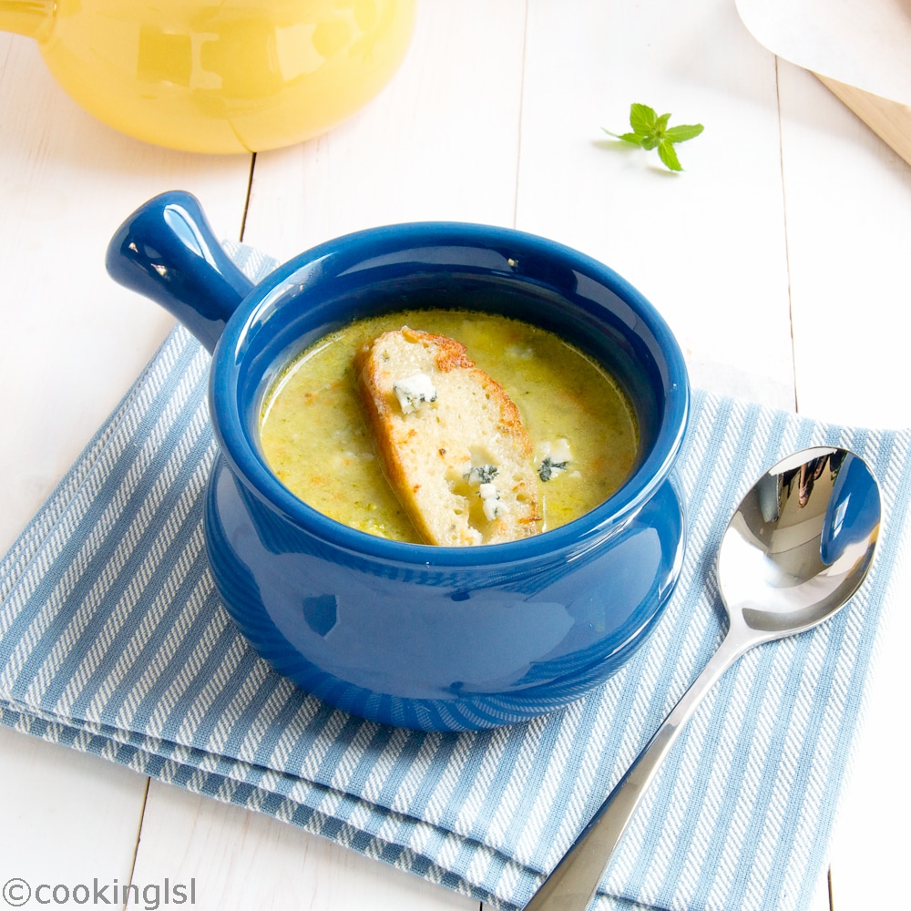 Broccoli-Soup-With-Blue-Cheese-Croutons