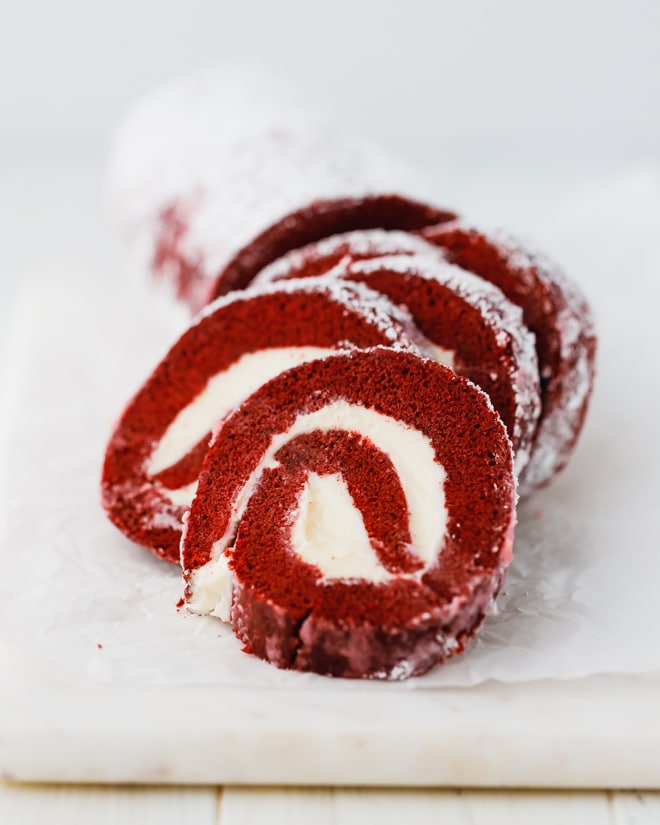 Rejse tiltale Vind tæmme Red Velvet Cake Roll With Cream Cheese Filling And Giveaway
