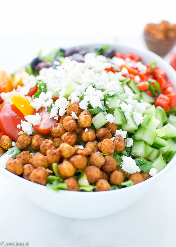 Mediterranean Salad With Spicy Roasted Chickpeas