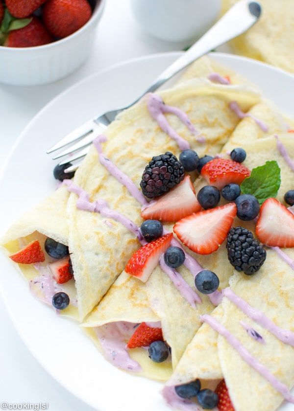 Berry-Cheesecake-Crepes