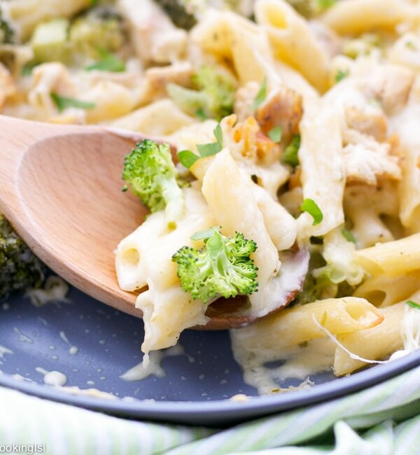 Chicken and Broccoli Pasta Bake Recipe - creamy pasta in a pan