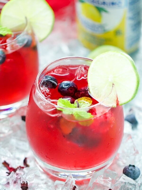berry-hibiscus-iced-tea-sparkling-lemonade-refresher