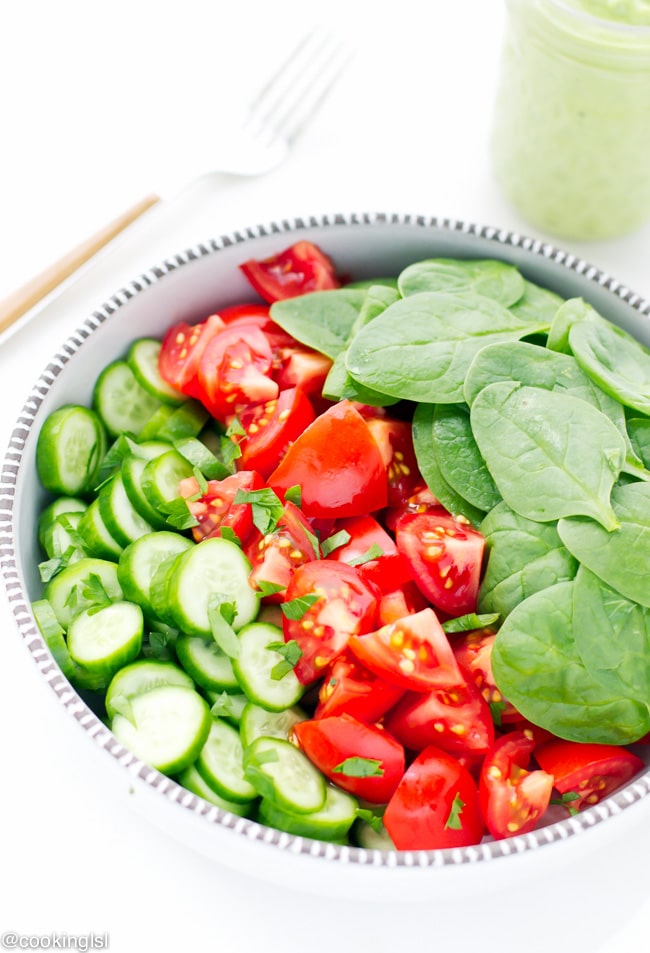 simple-light-nutritious-delicious-Tomato-Cucumber-And-Spinach-Salad-With-Avocado-Parsley-Dressing