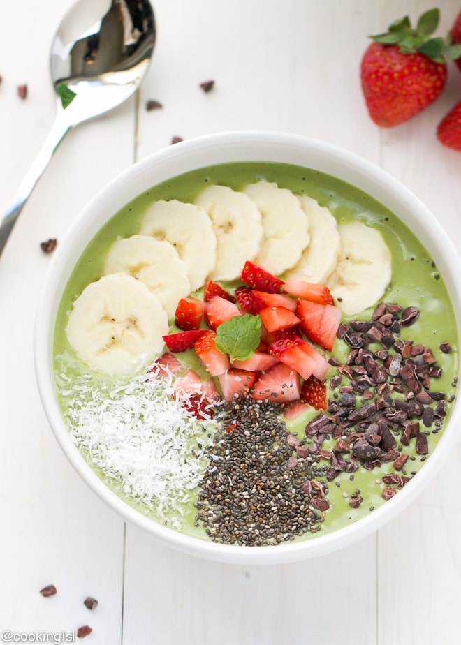 matcha-green-tea-smoothie-bowl-breakfast