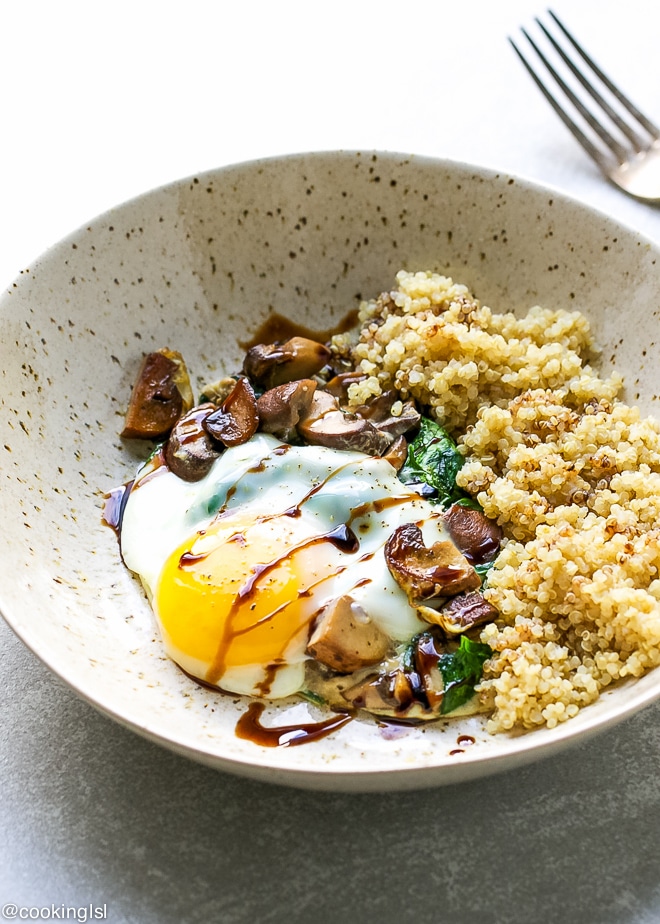 Spinach-mushroom-quinoa-breakfast-bowl