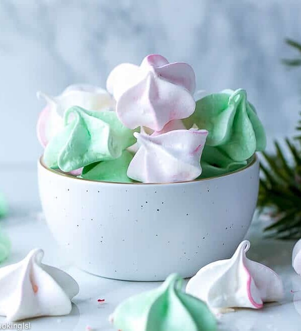 Mini Meringue Cookies Recipe - small meringues, soft on the inside, crunchy on the outside.