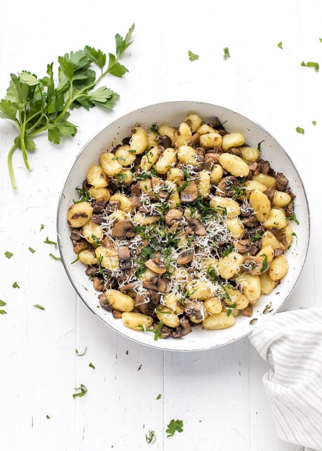 A pan with gnocchi with mushroms