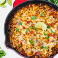 CHILI MAC AND CHEESE CASSEROLE IN A SKILLET