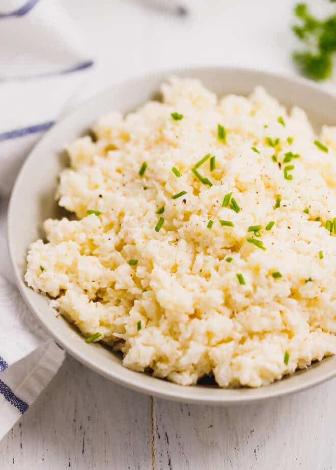 Low-carb mashed cauliflower in a bowl