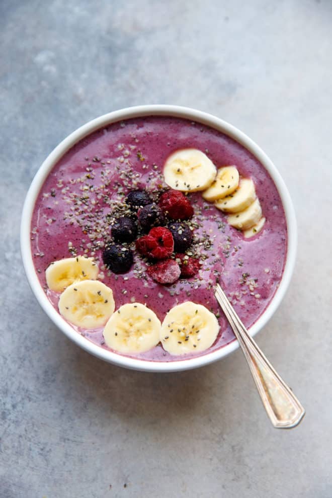 Smoothie bowl topped with berries