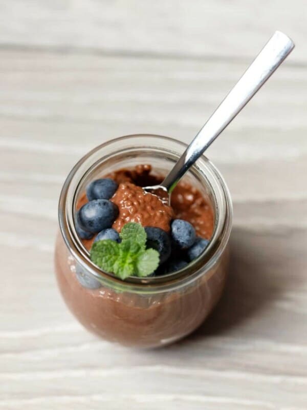 A weck jar filled with vegan chocolate chia pudding.
