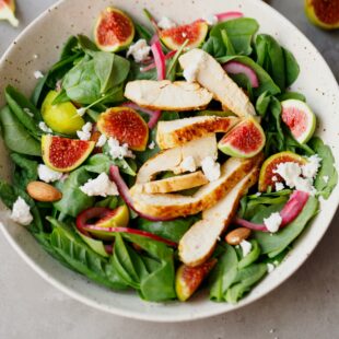 Salad with figs in a speckled bowl
