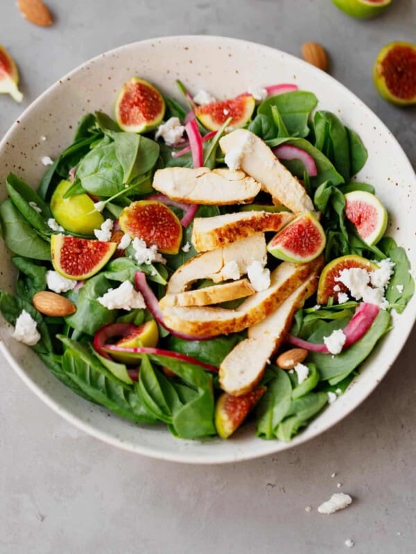 Salad with figs in a speckled bowl