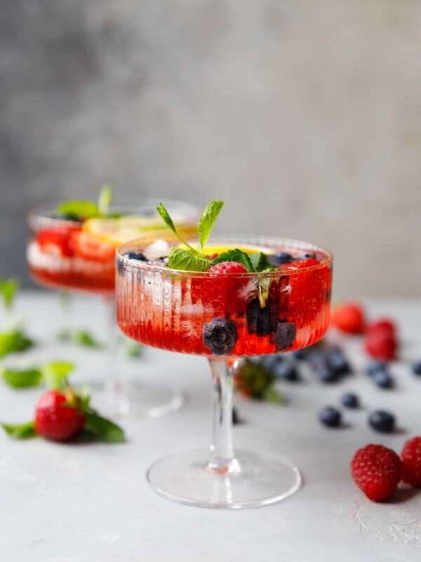 Berry spritzer cocktail in a glass